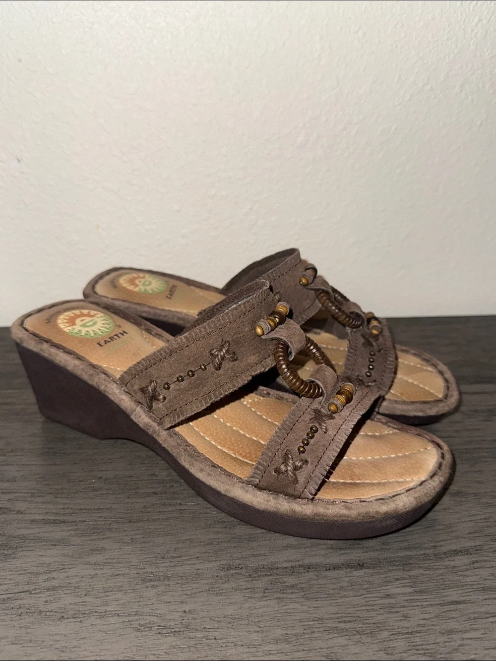Earth Spirit Magnolia Brown Leather Beaded Wedge Sandals Shoes Womens 7.5